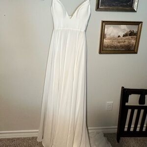 low v with lace detail wedding dress